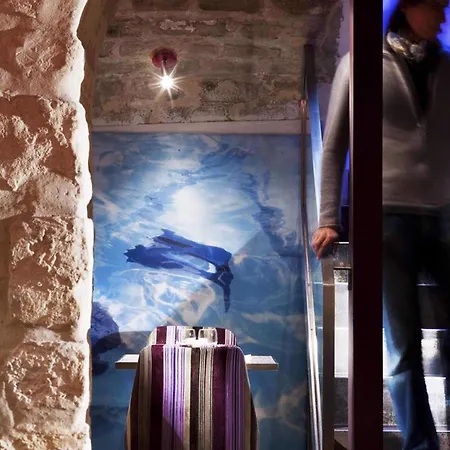 إيه تي إن فندق 3*