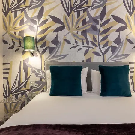 إيه تي إن فندق باريس